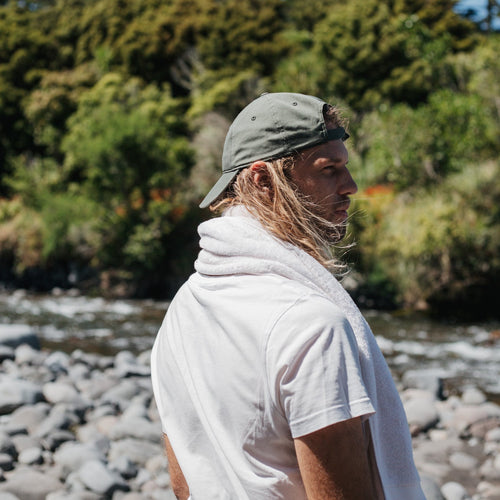 Man wearing Volare Cap in Green